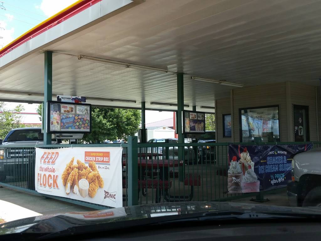 Sonic Drive-In | restaurant | 1320 S Main St, Sikeston, MO 63801, USA | 5734723704 OR +1 573-472-3704