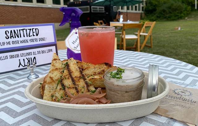 Serendipitys Backlot | restaurant | 950 Danby Rd, Ithaca, NY 14850, United States | 6072732145 OR +1 607-273-2145