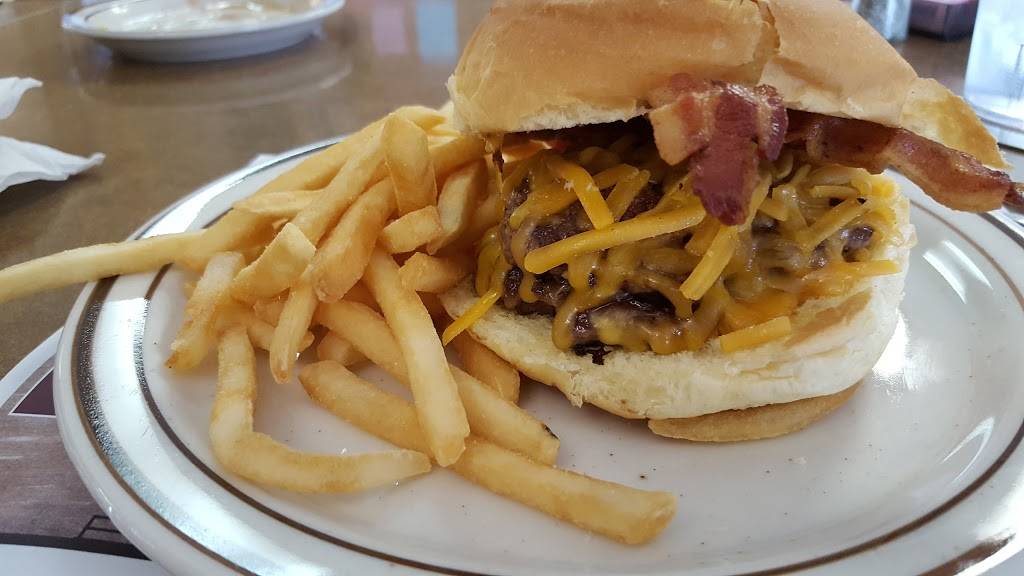 Richards | restaurant | 717 W Washington Center Rd, Fort Wayne, IN 46825, USA | 2604894279 OR +1 260-489-4279