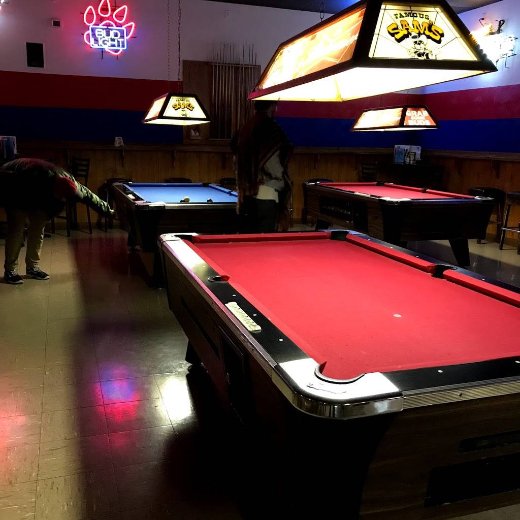 Famous Sams Sports Bar #10 | restaurant | 2320 N Silverbell Rd, Tucson, AZ 85745, USA | 5208847267 OR +1 520-884-7267