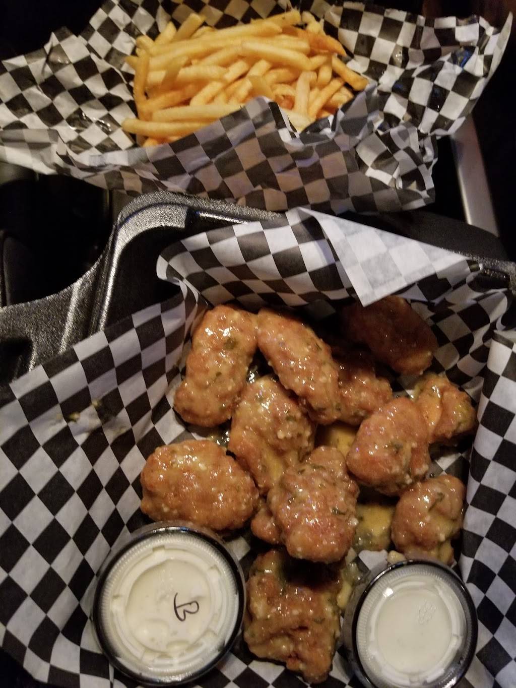 The Wingyard | restaurant | 245 Eleventh St, Tracy, CA 95376, USA | 2096661570 OR +1 209-666-1570