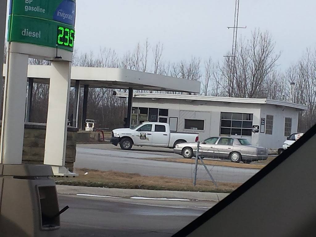 Rickers Gas Station | restaurant | 3240 N Executive Park Rd, Yorktown, IN 47396, USA | 7657595336 OR +1 765-759-5336