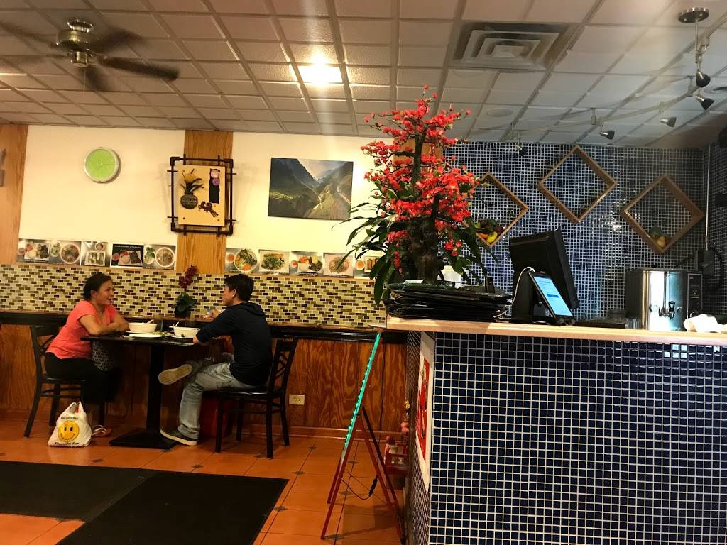 Cafe Hoang | restaurant | 1020 W Argyle St, Chicago, IL 60640, USA | 7738789943 OR +1 773-878-9943