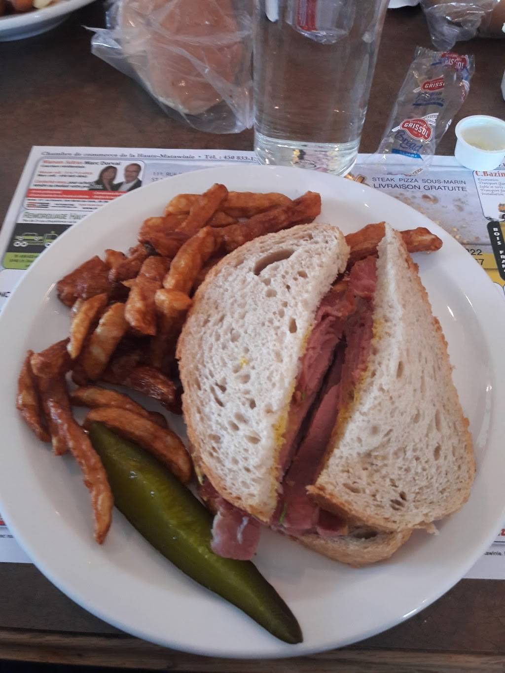 LE PUB 111 | restaurant | 111 Rue Brassard, Saint-Michel-des-Saints, QC J0K 3B0, Canada | 4508336222 OR +1 450-833-6222