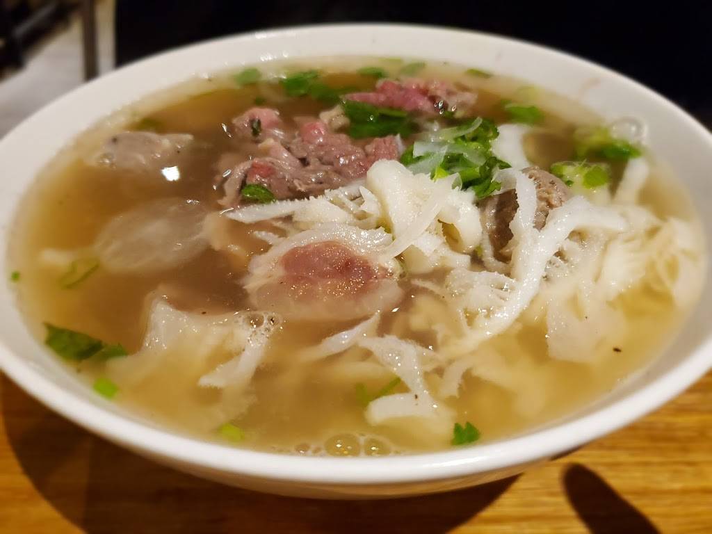 Pho Xin Chao | restaurant | 7057 Yonge St, Thornhill, ON L3T 2A6, Canada | 9058818826 OR +1 905-881-8826