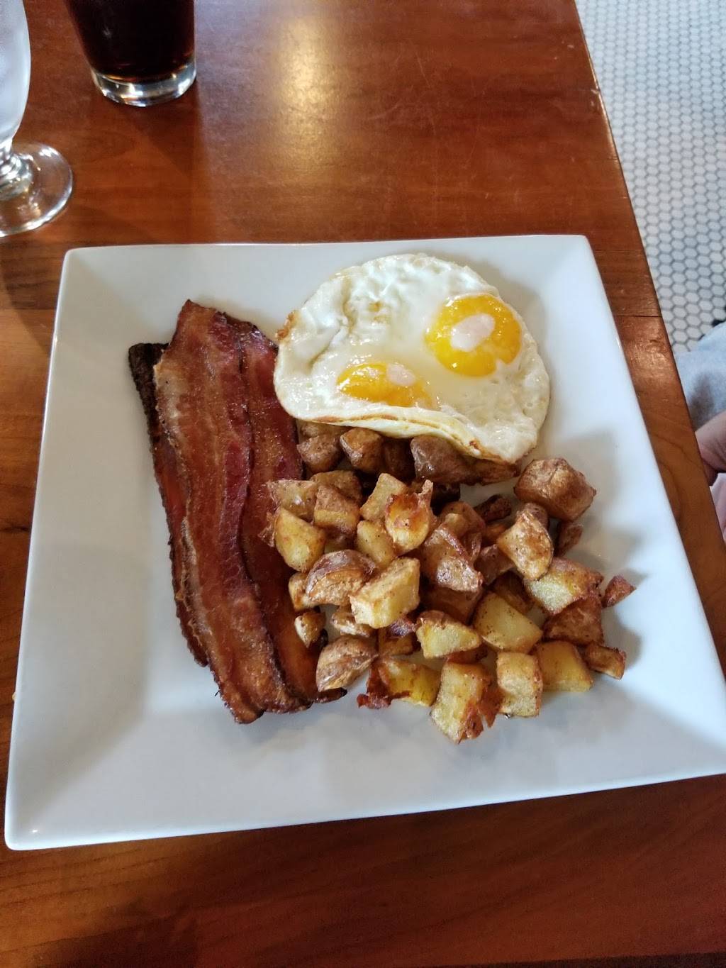 Tulas Restaurant and Bar | restaurant | 311 Gay St, Washington, VA 22747, USA | 5406752223 OR +1 540-675-2223