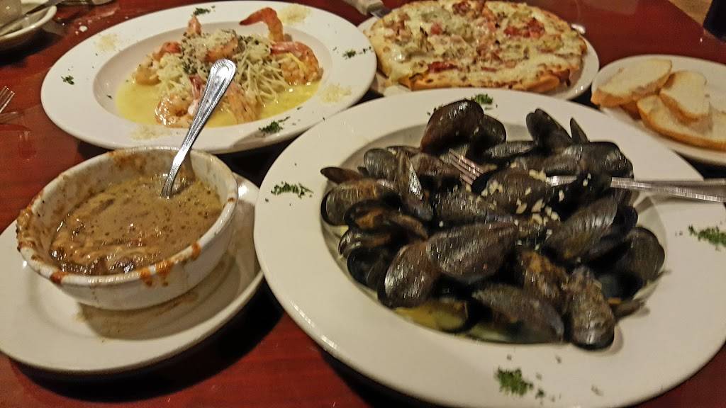 Razorbacks Raw Bar & Grill | restaurant | 826 Dulaney Valley Rd, Towson, MD 21204, USA | 4108219550 OR +1 410-821-9550