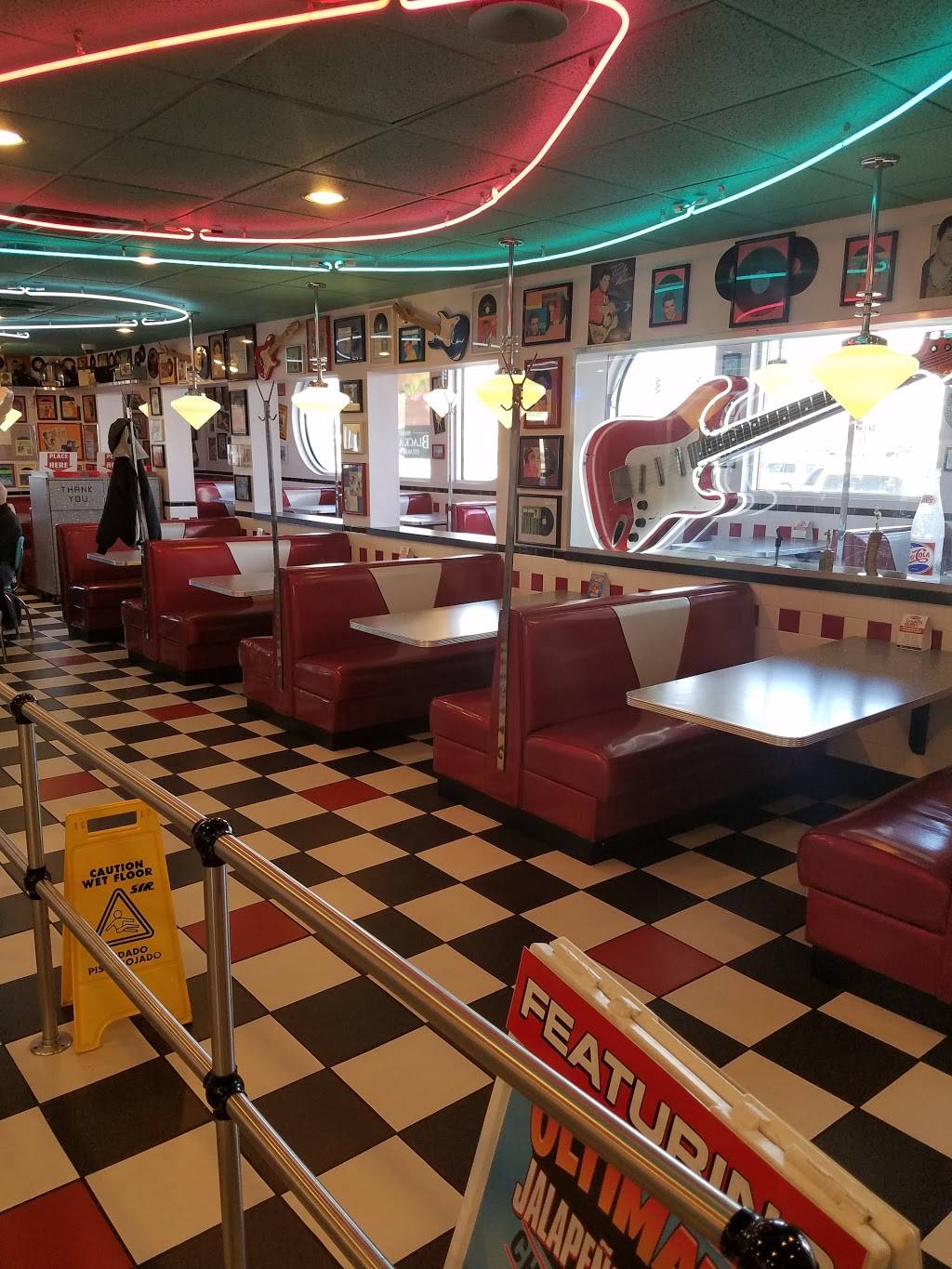 Spangles | restaurant | 6411 E Central Ave, Wichita, KS 67206, USA | 3166911700 OR +1 316-691-1700