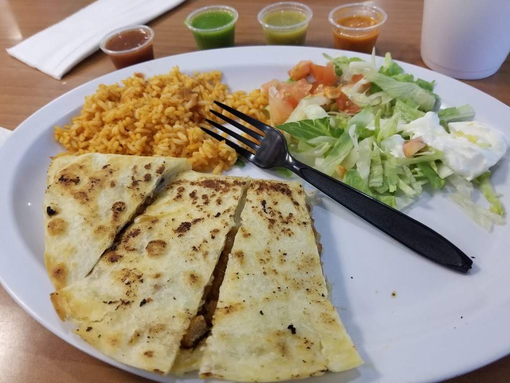 Volcanos Mexican Food | restaurant | 2030 W Lindsey St, Norman, OK 73069, USA | 4052172911 OR +1 405-217-2911