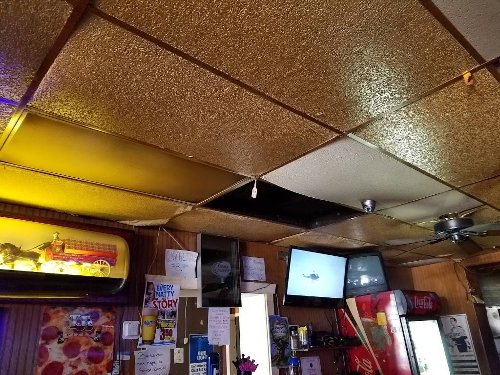 D Js Bar & Grill | restaurant | 2526 College Ave, Alton, IL 62002, USA | 6184650362 OR +1 618-465-0362