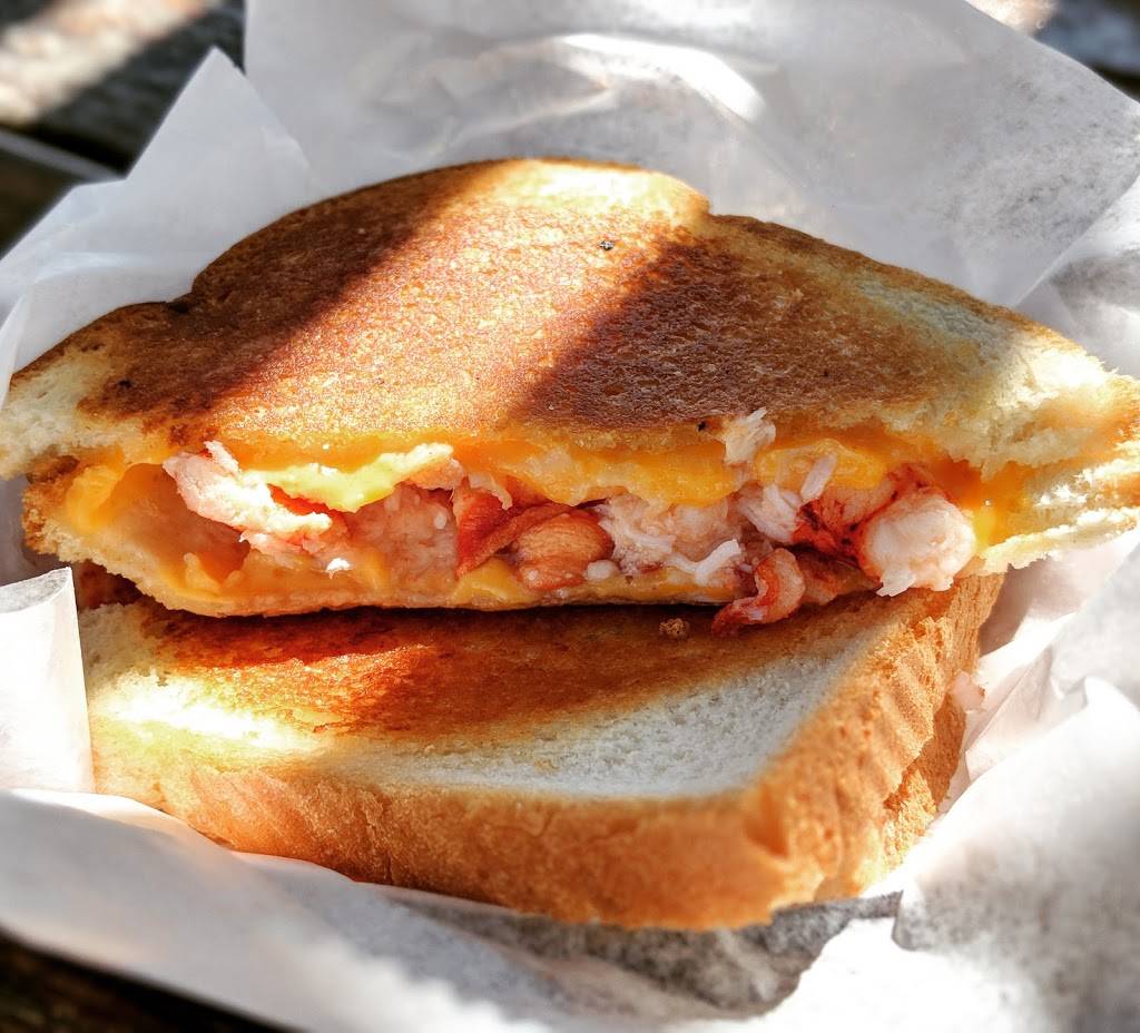 Stowes Seafood | restaurant | 347 Beach St, West Haven, CT 06516, USA | 2039341991 OR +1 203-934-1991