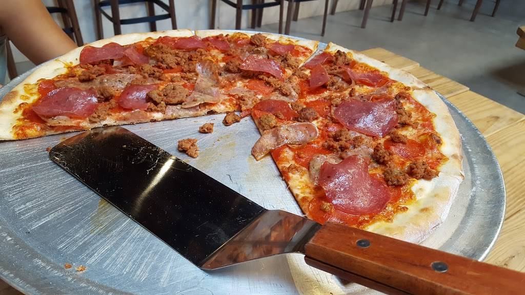 Vitos Pizza | restaurant | 2455 Santa Monica Blvd, Santa Monica, CA 90404, USA | 3108845900 OR +1 310-884-5900