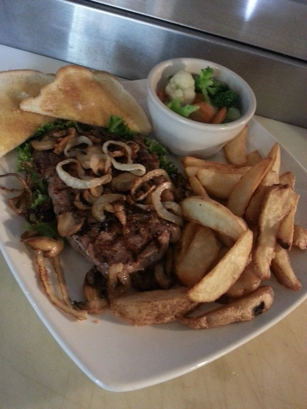 Spinners Bar and Grill | restaurant | 301 Belgrade Ave, North Mankato, MN 56003, USA | 5076259751 OR +1 507-625-9751