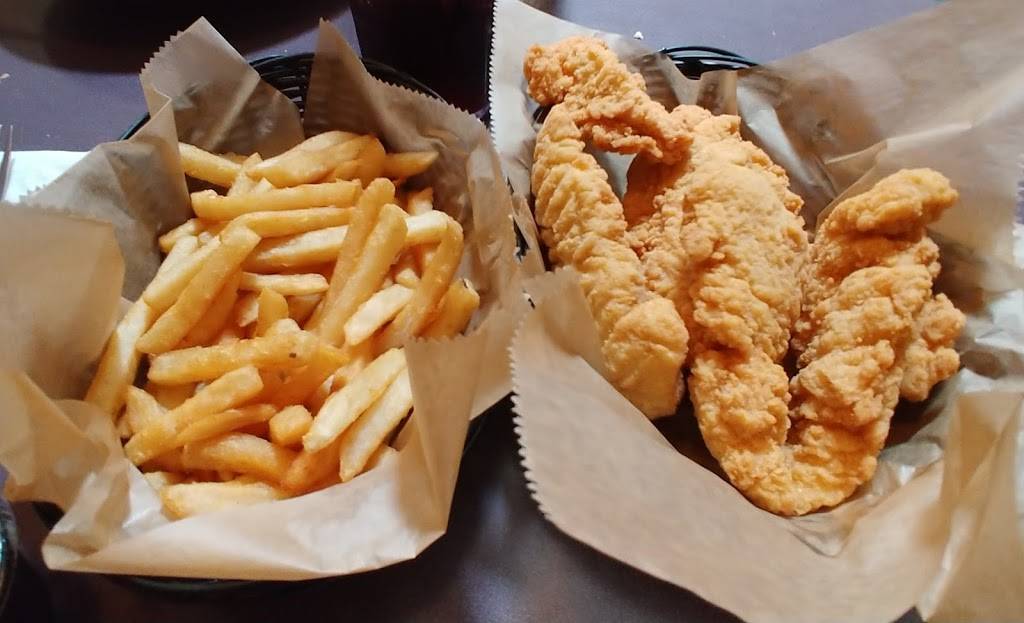 Johnny Macaronis | meal takeaway | 1300 Plymouth St, East Bridgewater, MA 02333, USA | 5084564460 OR +1 508-456-4460