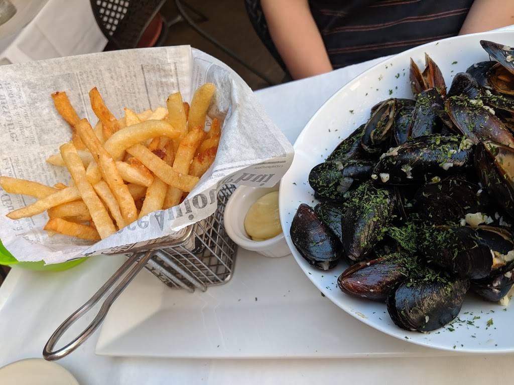 Paris 66 Bistro | restaurant | 6018 Centre Ave, Pittsburgh, PA 15206, USA | 4124048166 OR +1 412-404-8166