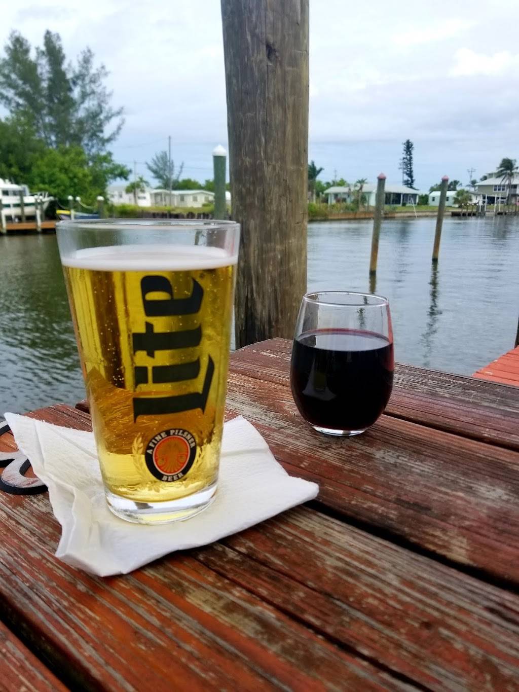 Low Key Tiki | restaurant | 3135 Stringfellow Rd, St James City, FL 33956, USA | 2392828454 OR +1 239-282-8454