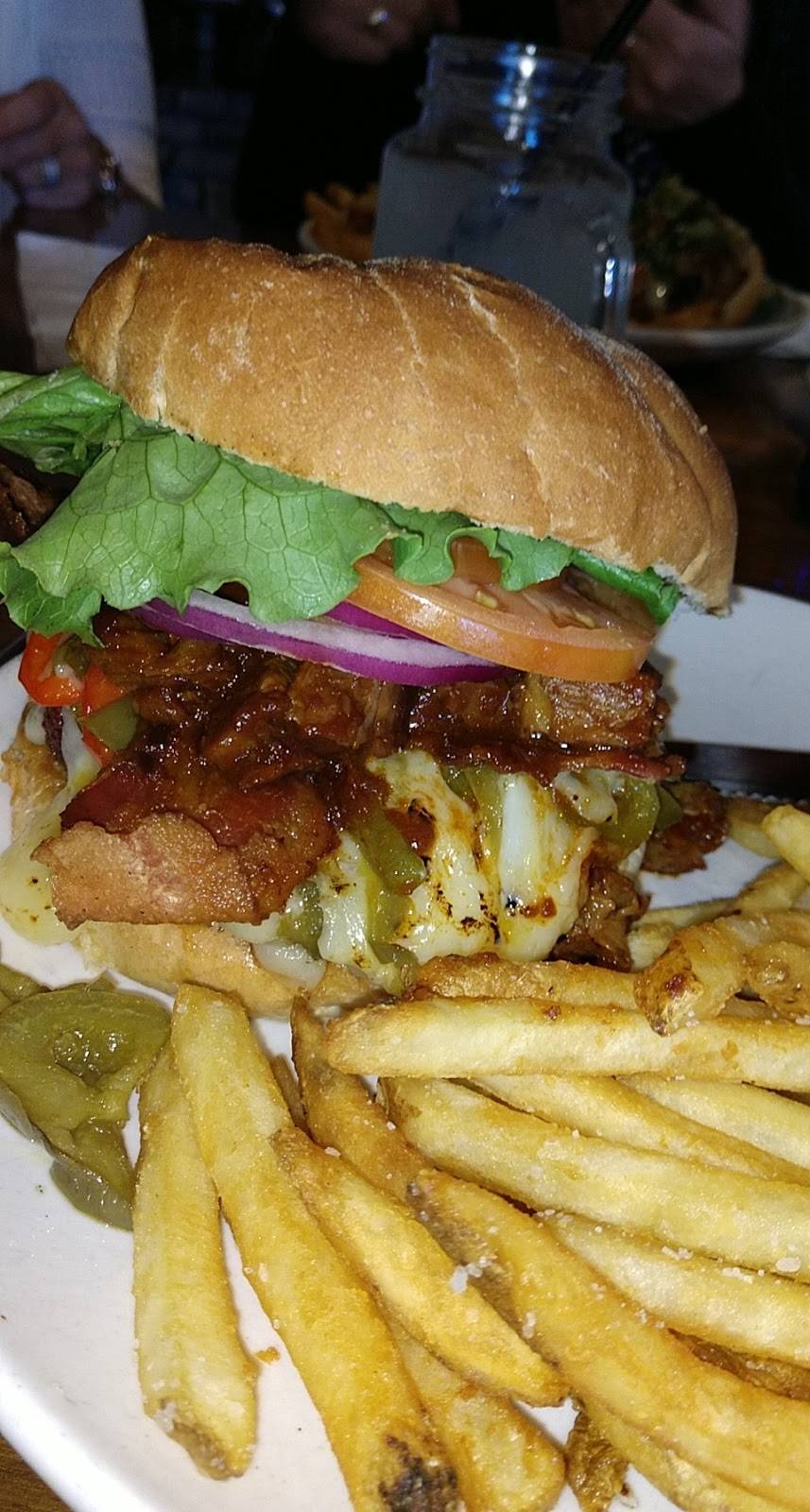 Sloans New York Grill | restaurant | 337 Chestnut St, Oneonta, NY 13820, USA | 6072674779 OR +1 607-267-4779