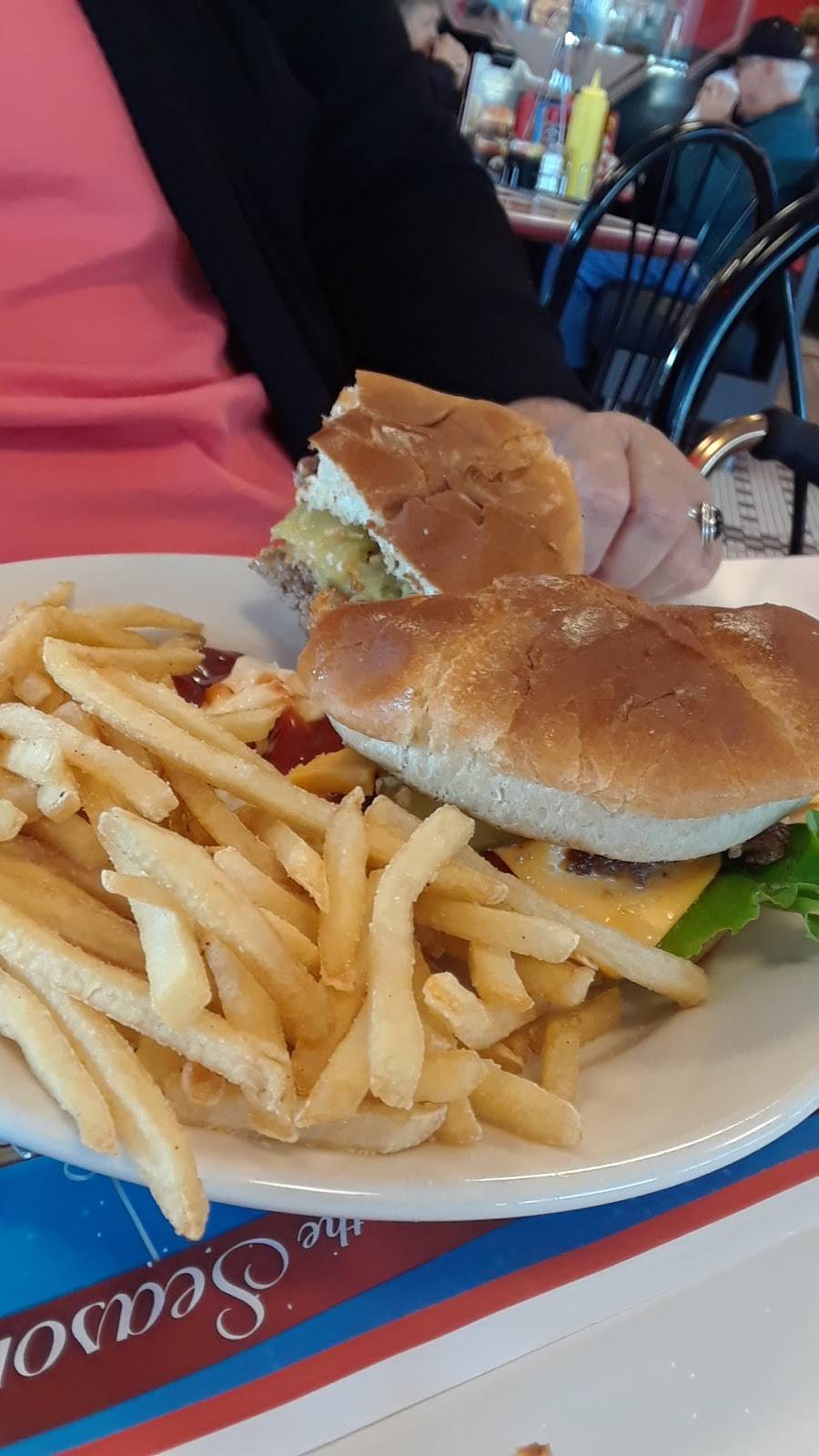 Steak n Shake | restaurant | 861 W Eads Pkwy, Lawrenceburg, IN 47025, USA | 8125394154 OR +1 812-539-4154