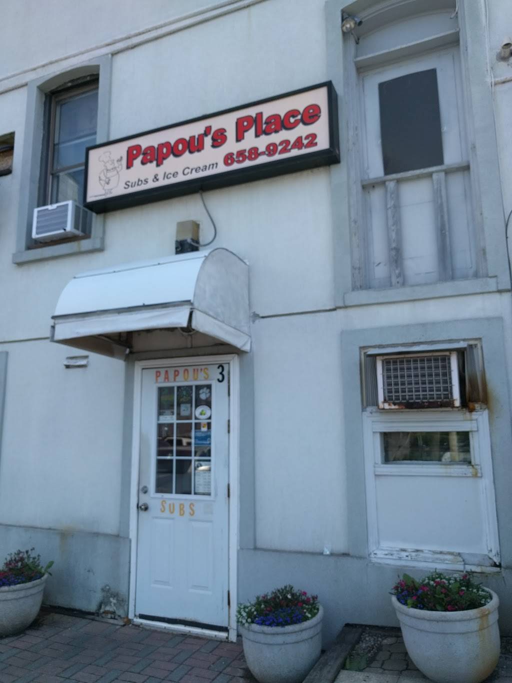 Papous Place | restaurant | 3 Queen St E, Cambridge, ON N3C 2A7, Canada | 5196589242 OR +1 519-658-9242