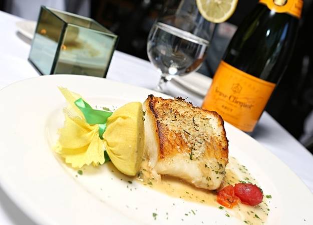 Blackstones Grille | restaurant | 2600 Post Rd, Southport, CT 06890, USA | 2039551470 OR +1 203-955-1470