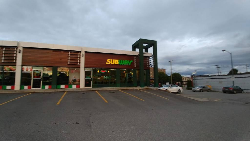Restaurant SUBWAY | restaurant | 30 Boulevard Jacques-Cartier N, Sherbrooke, QC J1J 2Z2, Canada | 8195641782 OR +1 819-564-1782