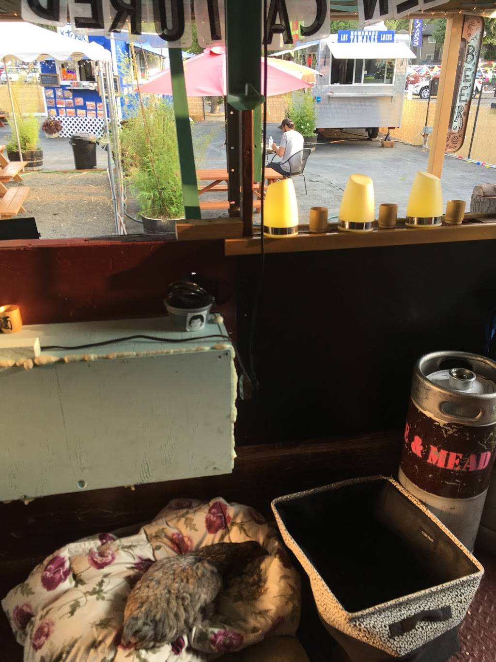 The Chinchilla Beer Porch | restaurant | 7337 SE Foster Rd, Portland, OR 97206, USA | 5034823784 OR +1 503-482-3784