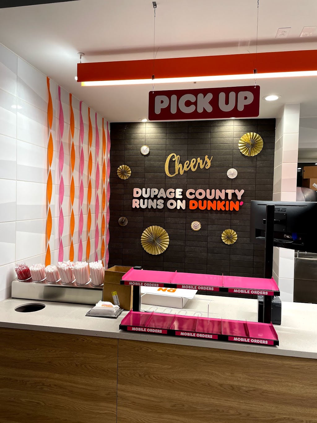Dunkin | bakery | 27W210 N Ave, West Chicago, IL 60185, USA | 3318715121 OR +1 331-871-5121