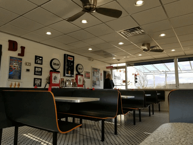 Dairy Joy Drive-In | restaurant | 9230, 435 E Lincoln Ave, Hinckley, IL 60520, USA | 8152867701 OR +1 815-286-7701