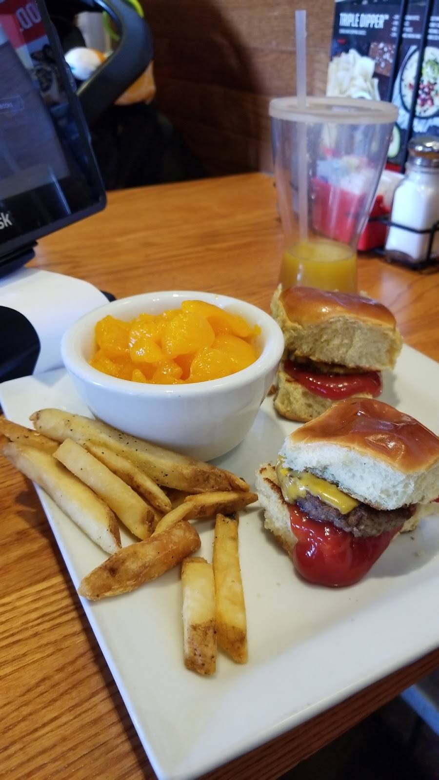 Chilis Grill & Bar | meal takeaway | 8071 Challis Rd, Brighton, MI 48116, USA | 8102298338 OR +1 810-229-8338