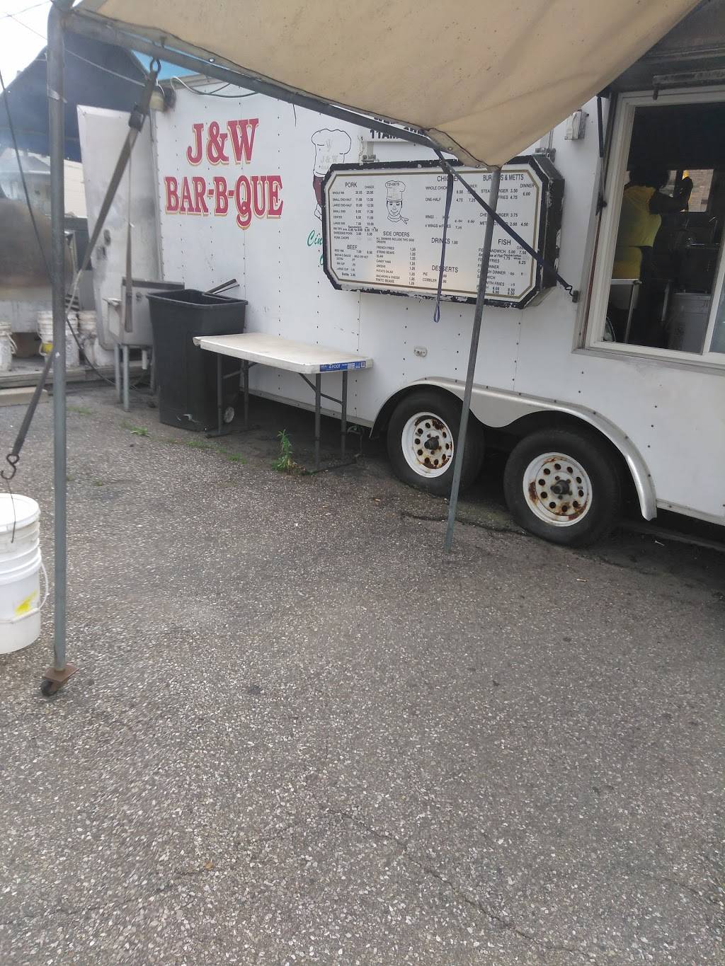 J & w Bar-B-Que | restaurant | 5644 Montgomery Rd, Cincinnati, OH 45212, USA | 5137310679 OR +1 513-731-0679