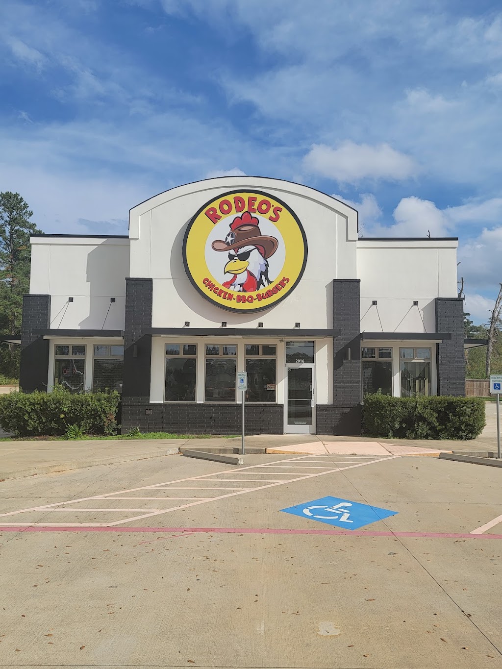 Rodeos Chicken | restaurant | 2016 N Frazier St, Conroe, TX 77301, USA | 9362426084 OR +1 936-242-6084