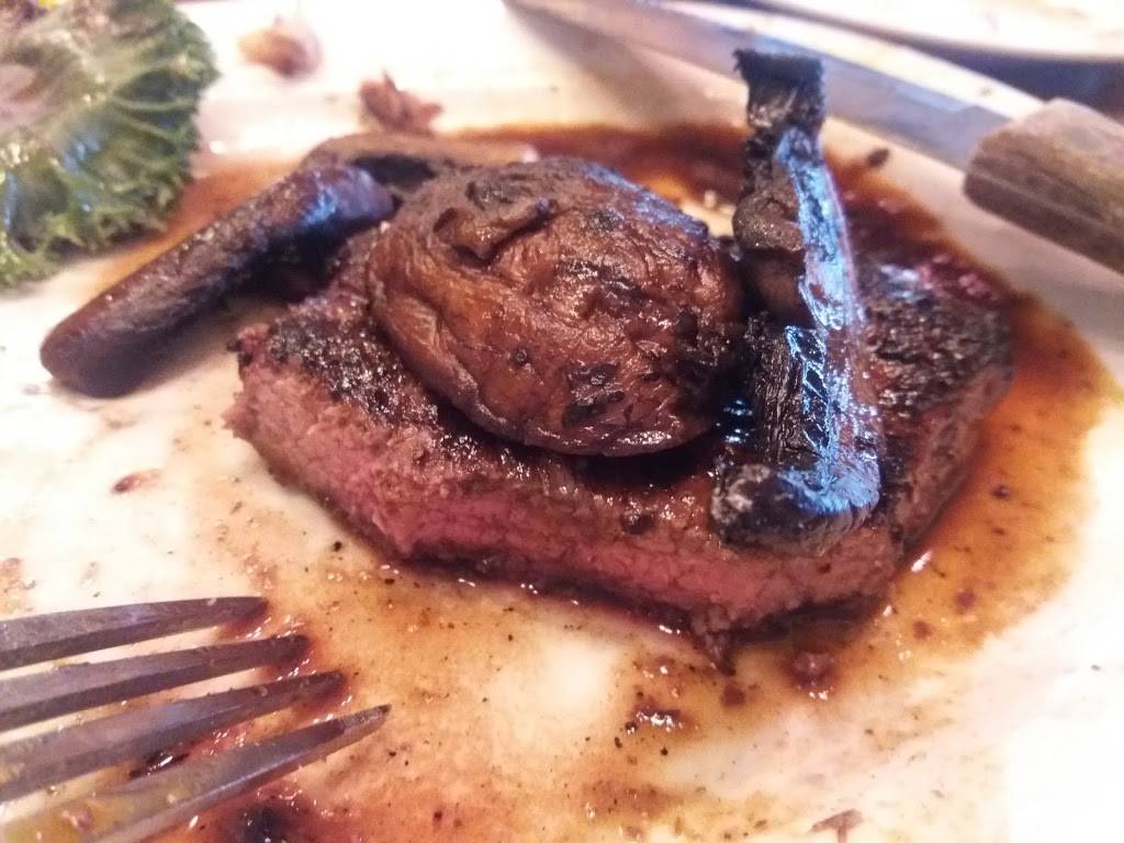 T J Willies Fine Food & Spirits | restaurant | 738 W Market St, Tiffin, OH 44883, USA | 4194472400 OR +1 419-447-2400