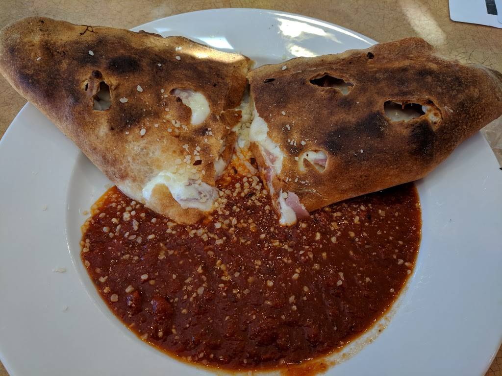 Strombolis Express | restaurant | 3434 Edwards Mill Rd, Raleigh, NC 27612, USA | 9197857075 OR +1 919-785-7075