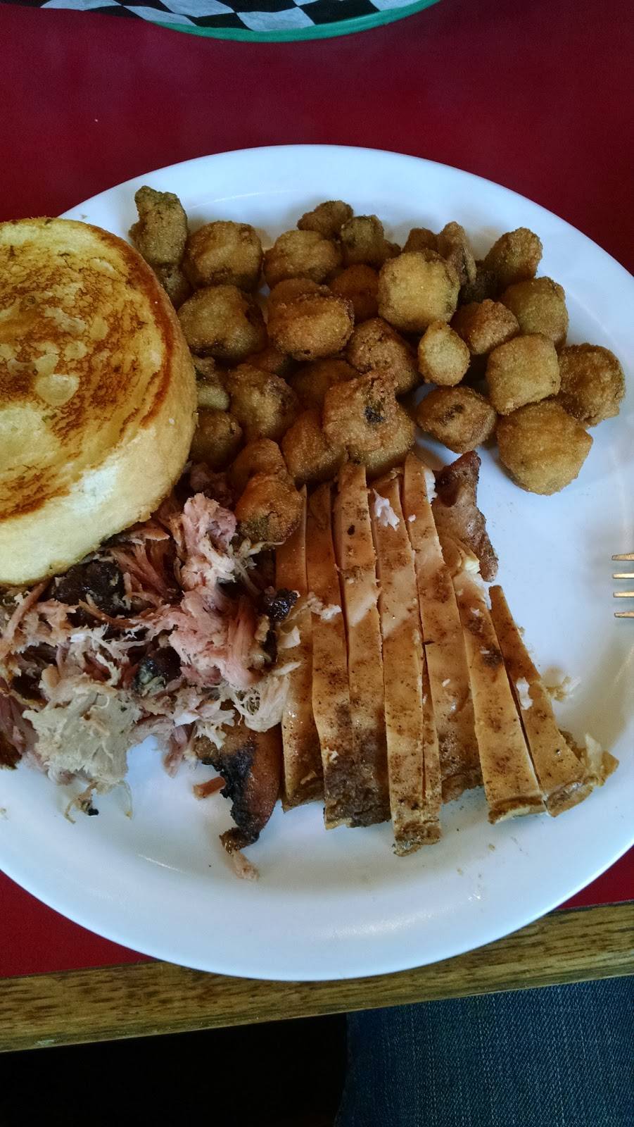 Two Brothers BBQ and Burger Grill | restaurant | 1701 W Central Ave, El Dorado, KS 67042, USA | 3164525522 OR +1 316-452-5522