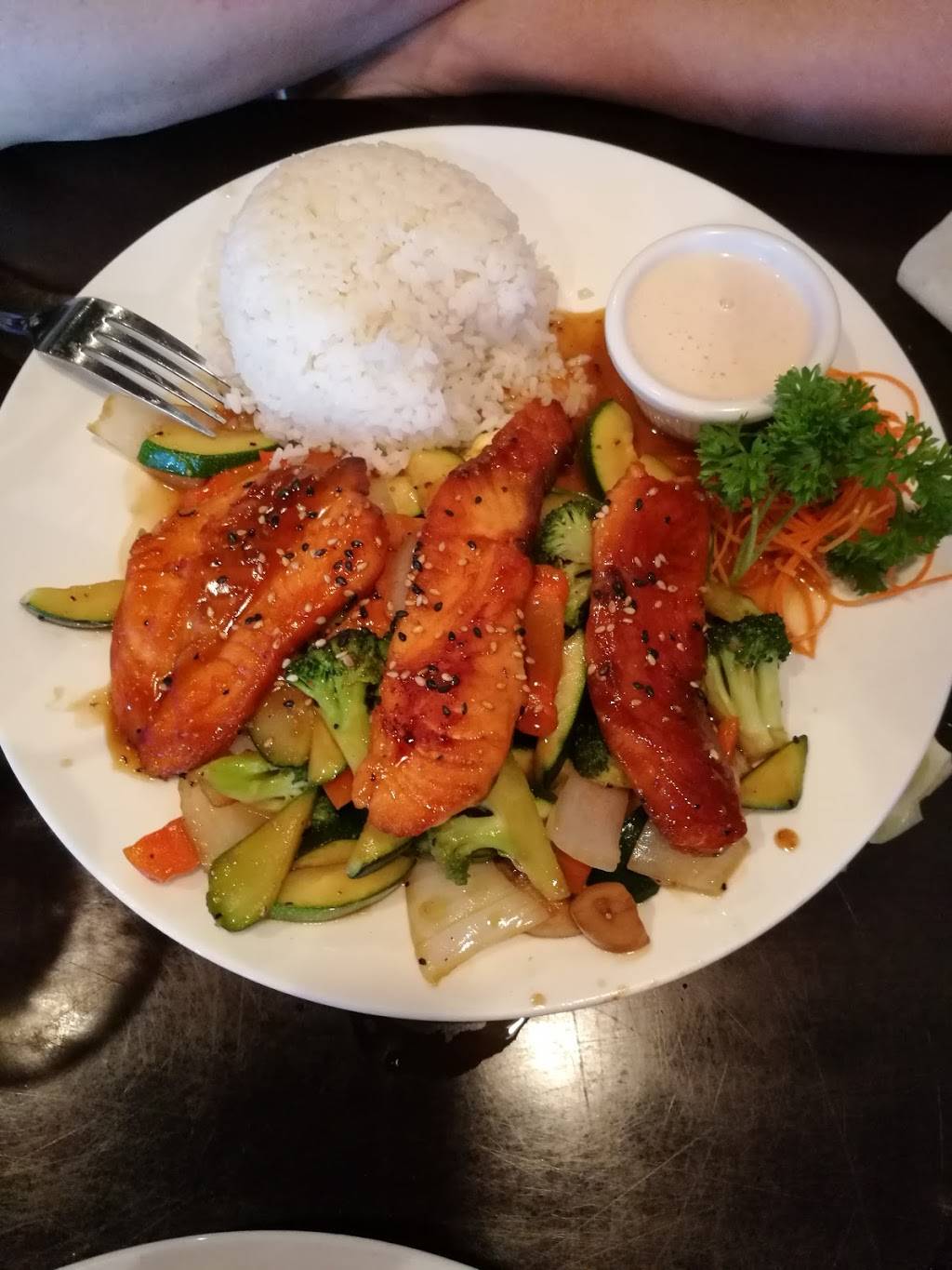 Wild Ginger Asian Bistro & Sushi Bar | restaurant | 608 Bacons Bridge Rd, Summerville, SC 29485, USA | 8432855931 OR +1 843-285-5931