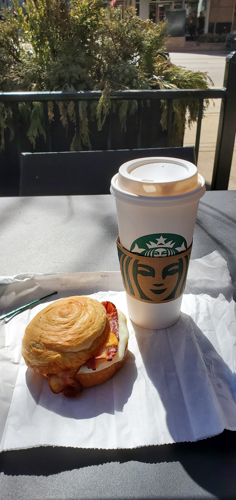 Starbucks | cafe | 600 N State St, Chicago, IL 60654, USA | 3125730033 OR +1 312-573-0033