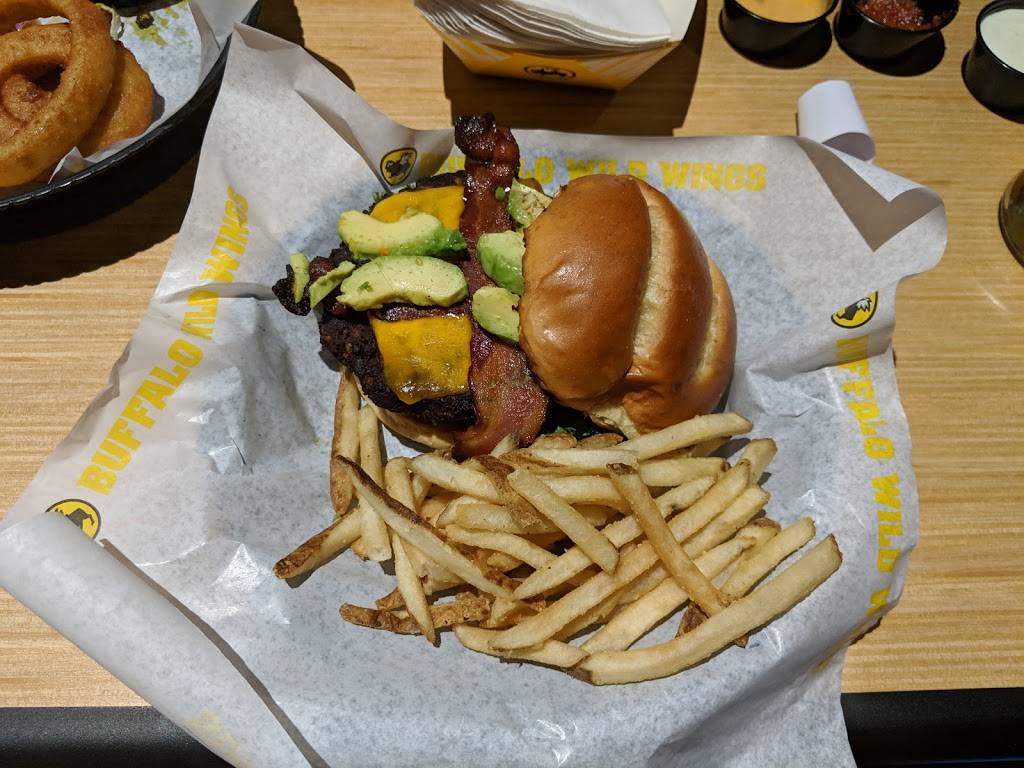 Buffalo Wild Wings | meal takeaway | 4802 Valley View Blvd NW, Roanoke, VA 24012, USA | 5403669464 OR +1 540-366-9464