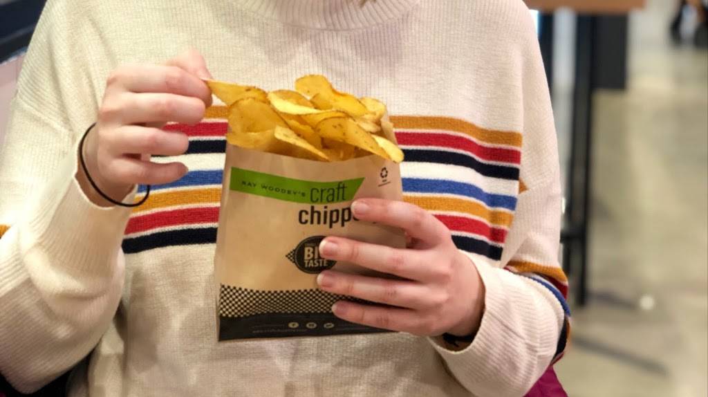 Ray Woodey’s craft chippery | restaurant | 17600 Yonge St, Newmarket, ON L3Y 4Z1, Canada | 5198937667 OR +1 519-893-7667