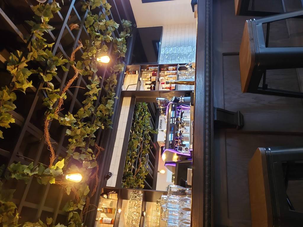 Fig & Vine | restaurant | 710 New Dorp Ln, Staten Island, NY 10306, USA | 9178300230 OR +1 917-830-0230