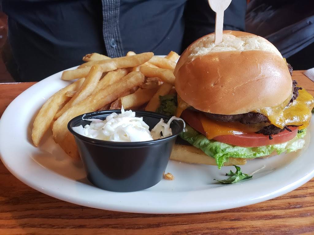 Cracker Barrel Old Country Store | restaurant | 30 Research Dr, Milford, CT 06460, USA | 2038777595 OR +1 203-877-7595