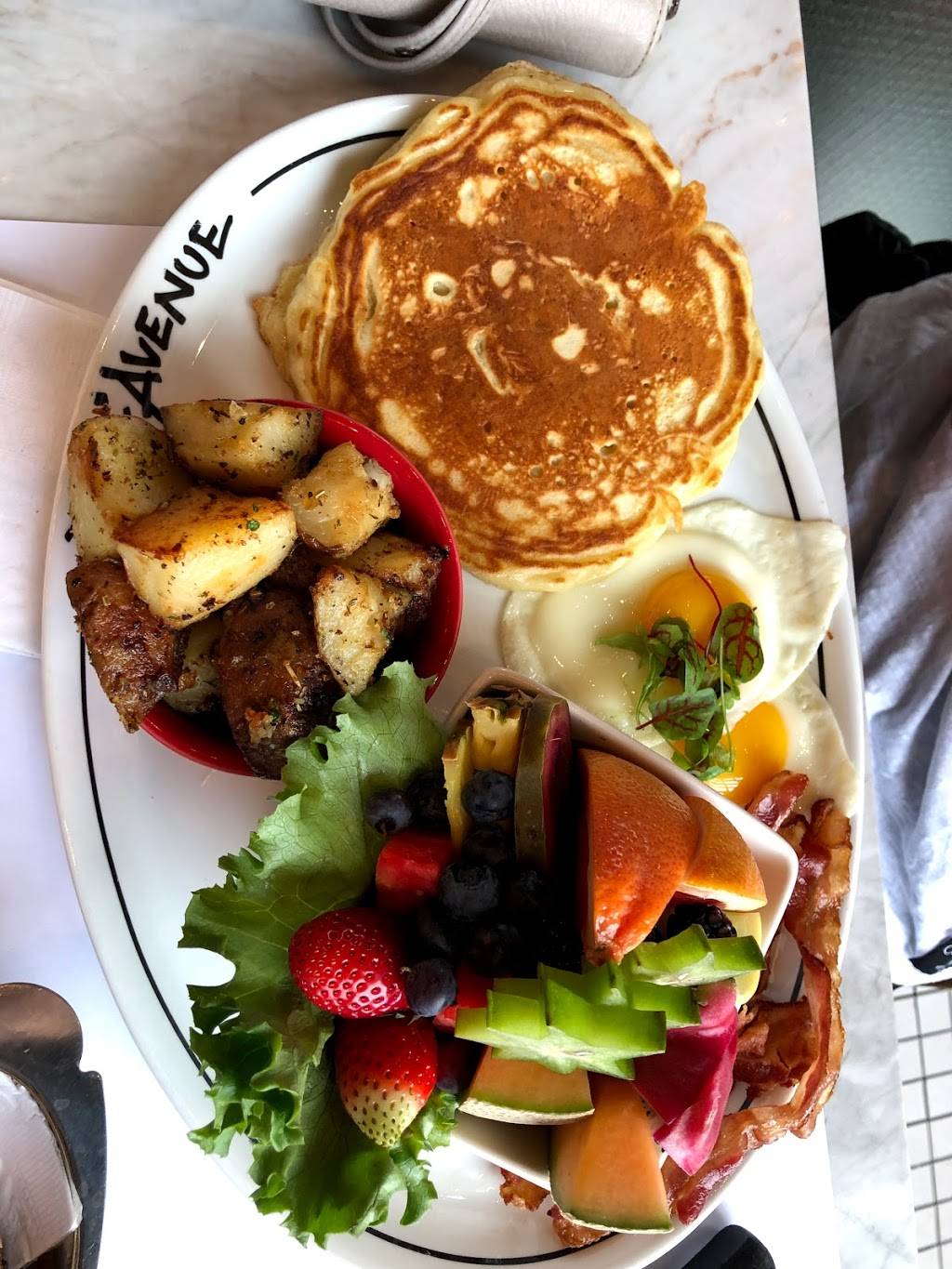 Restaurant LAvenue | restaurant | 1180 Place Nobel, Boucherville, QC J4B 5L2, Canada | 4508571270 OR +1 450-857-1270