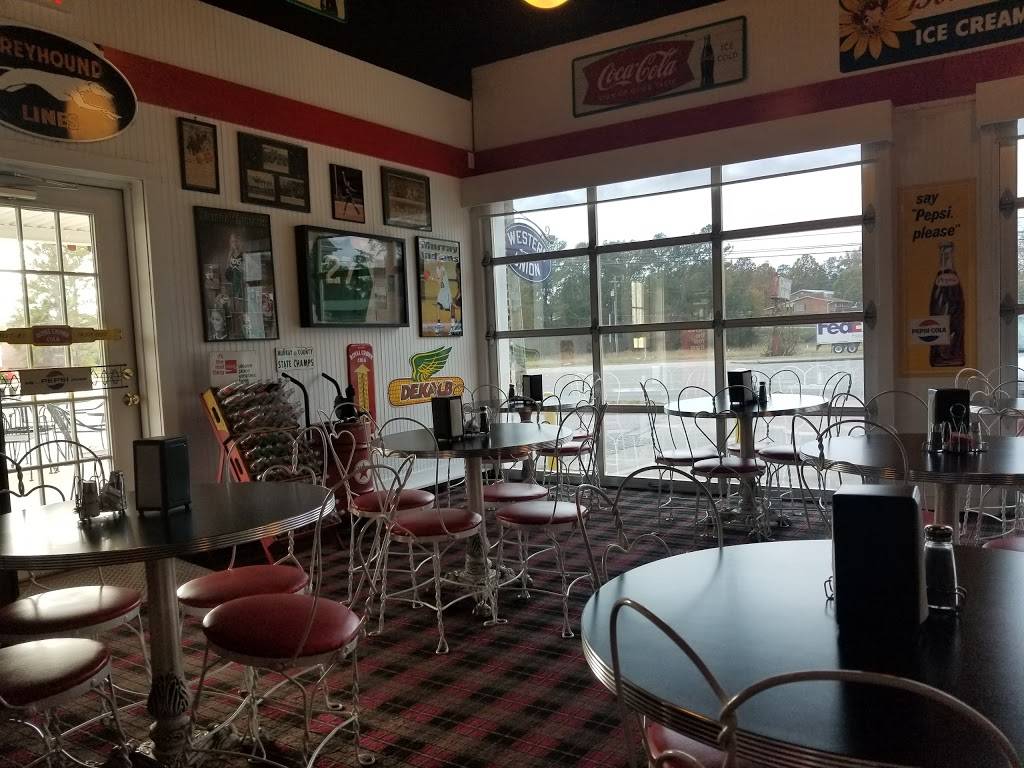Creme Hut | restaurant | 800 S 3rd Ave, Chatsworth, GA 30705, USA | 7066955411 OR +1 706-695-5411
