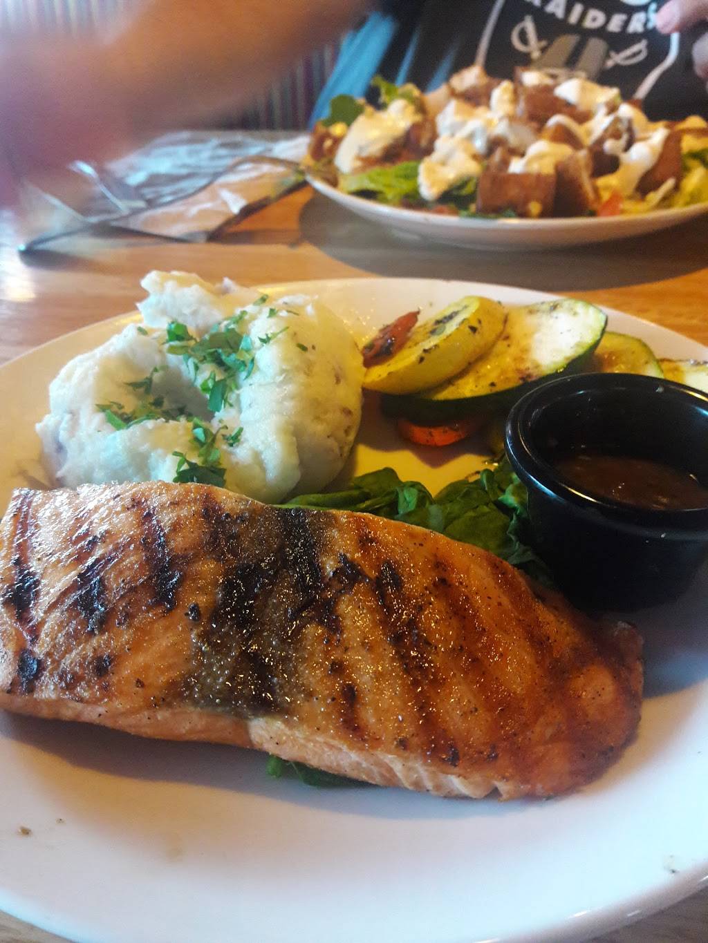 Applebees Grill + Bar | restaurant | 1000 Tharp Rd, Yuba City, CA 95993, USA | 5308229566 OR +1 530-822-9566