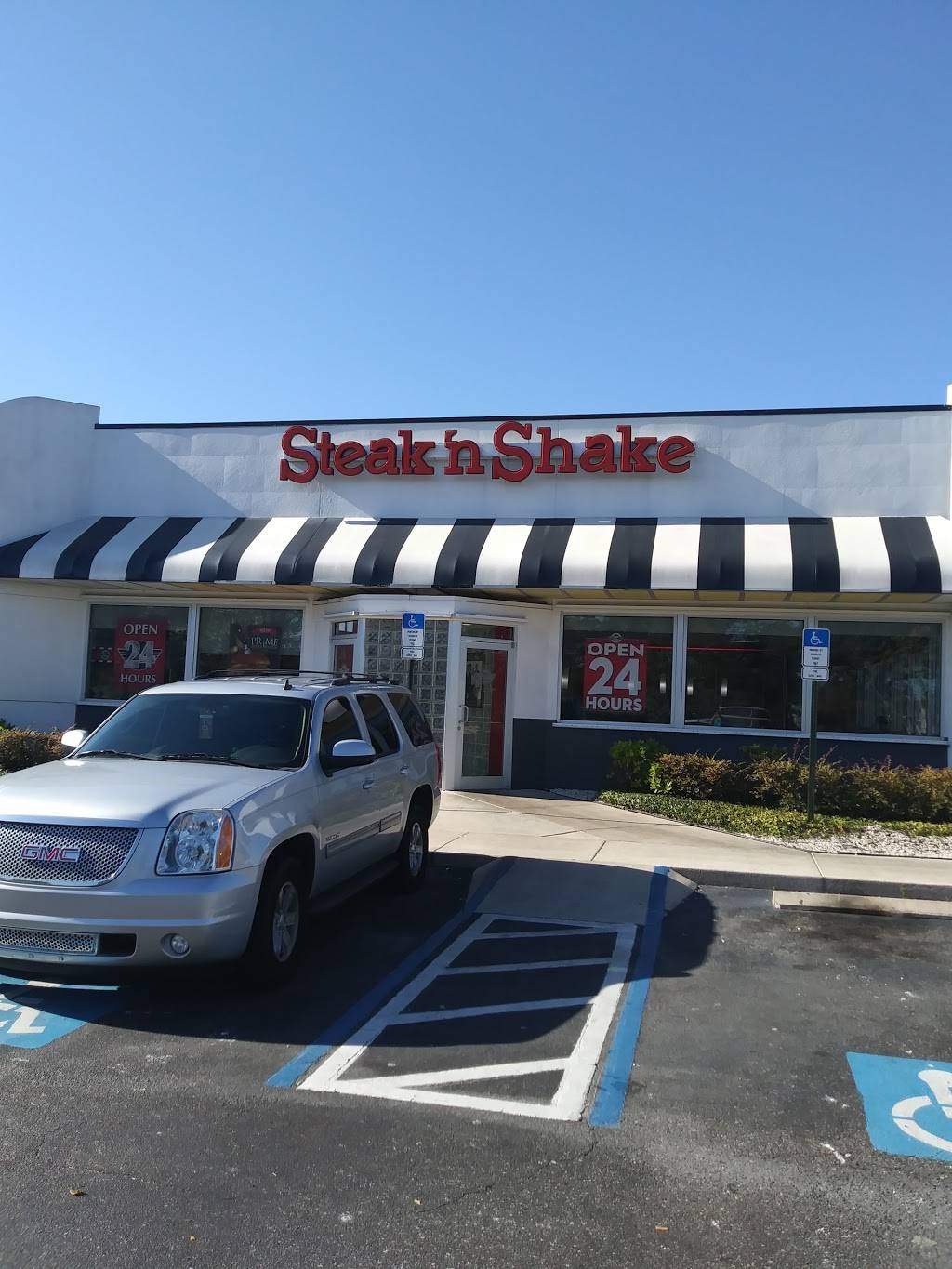 Steak n Shake | restaurant | 9560 Regency Square Blvd N, Jacksonville, FL 32225, USA | 9047255175 OR +1 904-725-5175