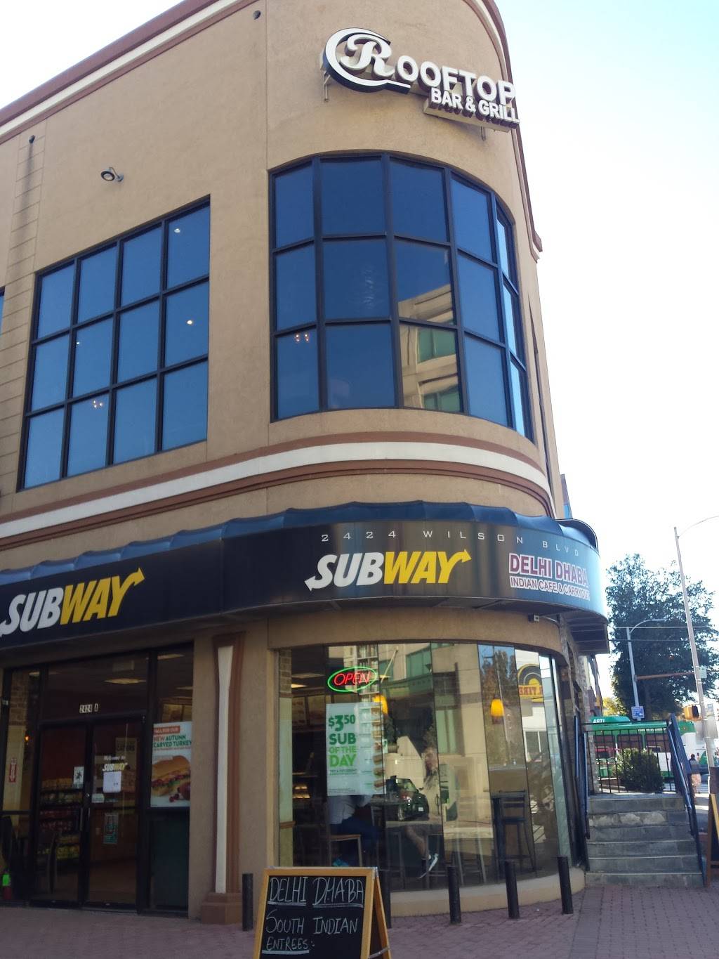 Arlington Rooftop Bar & Grill | restaurant | 2424 Wilson Blvd, Arlington, VA 22201, USA | 7035283030 OR +1 703-528-3030