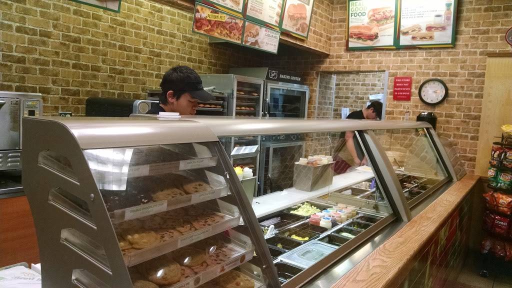 Subway Restaurants | restaurant | 8960 Burke Lake Rd Unit 5 Kings Park, Shopping Center, Springfield, VA 22151, USA | 7039786098 OR +1 703-978-6098