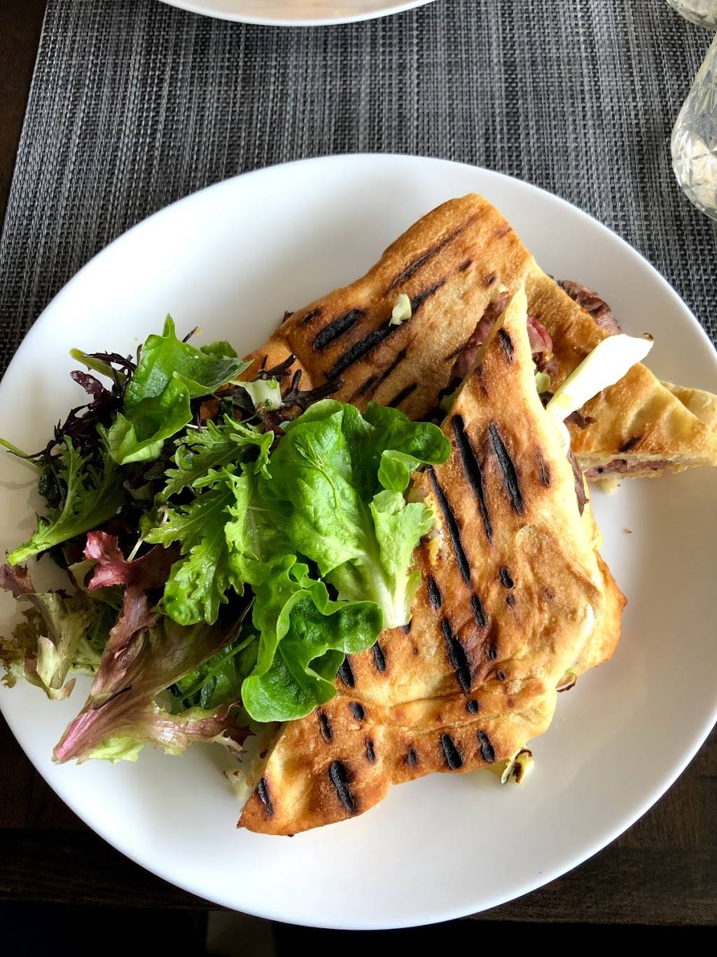 Clermont Café | restaurant | 1774 U.S. 9 #1, Germantown, NY 12526, USA | 5185375577 OR +1 518-537-5577