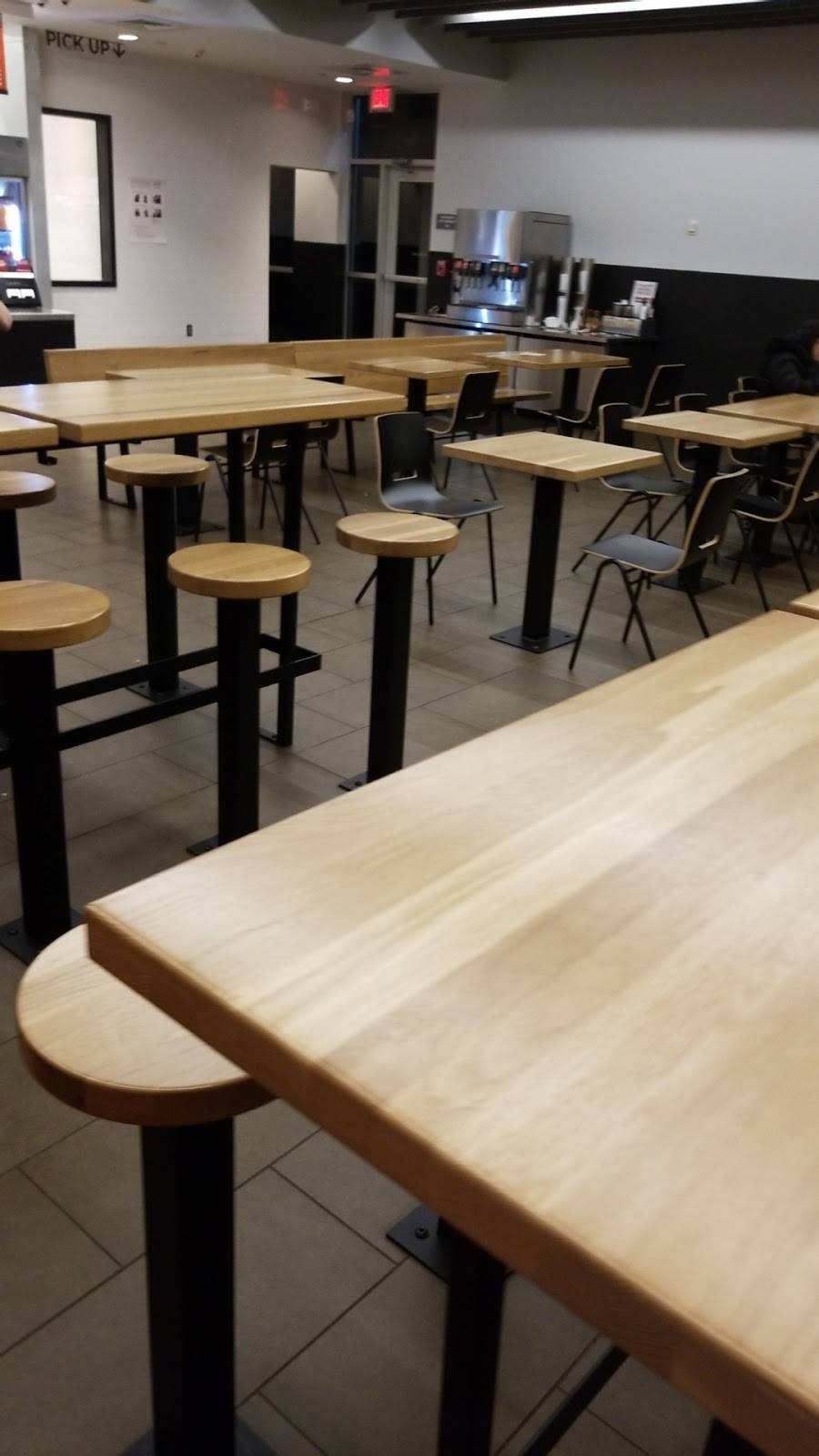 Chipotle Mexican Grill | restaurant | 367 N Service Rd, Patchogue, NY 11772, USA | 6312891937 OR +1 631-289-1937