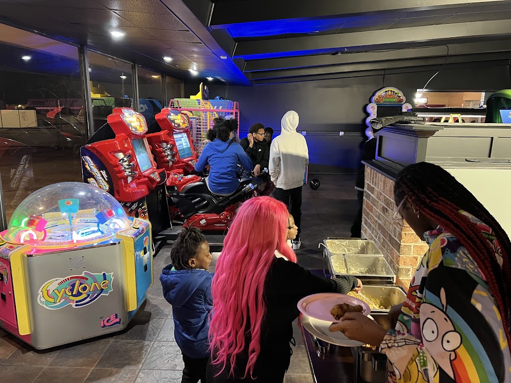 Gladiator Arcade & Pizzeria | restaurant | 1930 Oliver, Wichita, KS 67218, USA | 3163028714 OR +1 316-302-8714