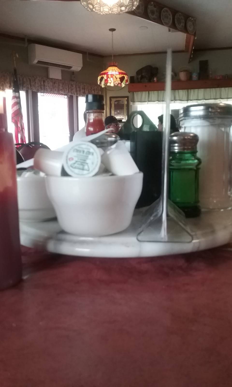 Four Corners Cafe | restaurant | 8571 N Main St, Eden, NY 14057, USA | 7169924347 OR +1 716-992-4347